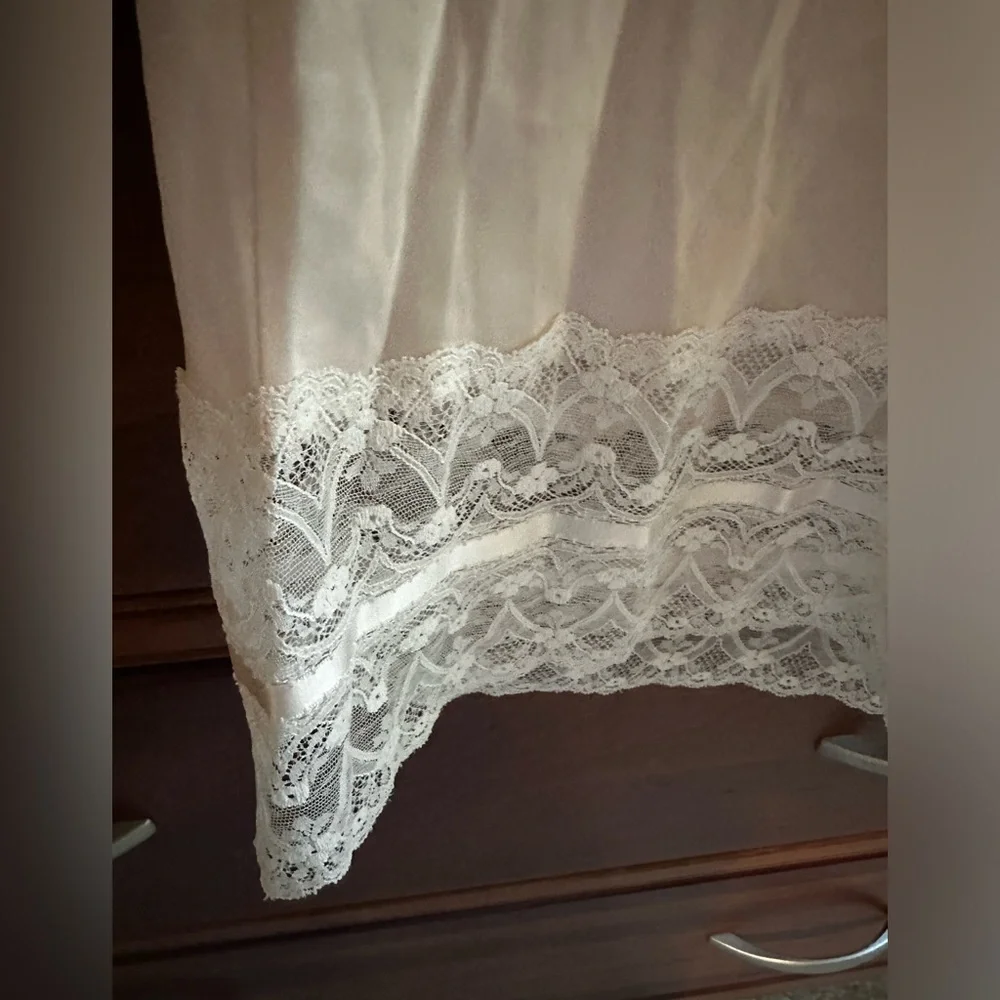 Vintage Christian Dior Half Slip in Blush Pink from Bonwit Teller. - Picture 8 of 16